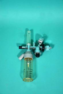 DRÄGER O2 pressure reducer with FlowMeter and humidifier, used