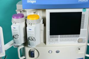 DRÄGER Primus inclusiv Infinity Gamma XL and vaporizers: mobile anesthesia workstation wi