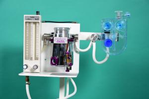 VÖLKER mobile anaesthesia unit with isoflurane vapour, flowmeter and circular section, in