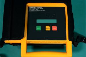 PHYSIO CONTROL Lifepak 500 defibrillator, monophasic AED, English Software and menu, incl.