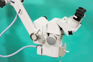 Zeiss OPMI 6-CFC: Binocular (12.5 x) surgical microscope, magnification factor 0.4-2.4 ste