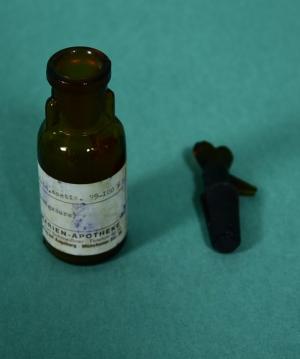 BROWN glass bottle with cap Acid.acetic. 99-100%, used Medical antique! May not be used fo