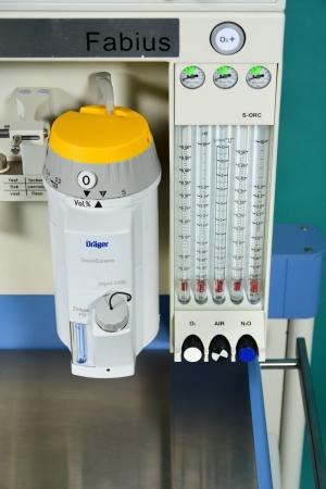 DRÄGER Fabius CE, mobile anaesthesia workstation, with dual vaporisor support, electric v
