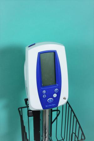 WELCH ALLYN Spot Vital Signs, measurement of SPO2 and blood pressure, on mobile rolling st