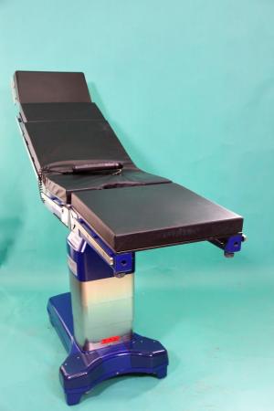 MAQUET Alphastar 1132 01A0, mobile operating table with one-piece leg plate, all functions