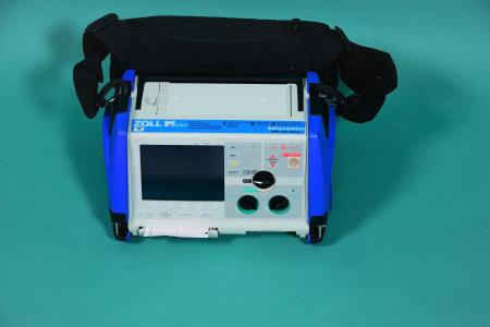 ZOLL M-Series biphasic defibrillator, including pacemaker, ECG, printer, analysis, battery