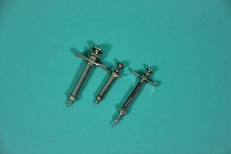 HAUPTNER tuberculin syringes antiquarian, 3 pieces. These articles are antiquarian and mus